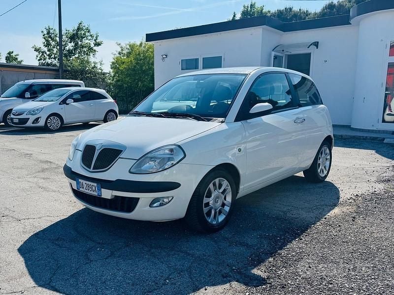 Usata Lancia Ypsilon 70 CV (51 kW) 2006 Bianco Utilitaria