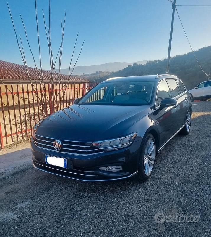 Usata VW Passat Executive 150 CV (110 kW) 2020 Grigio Station wagon