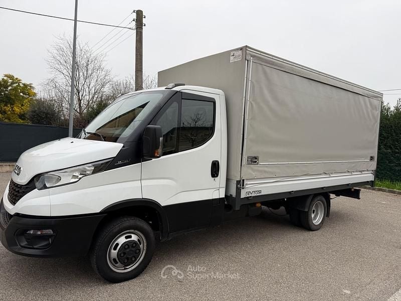 Usata Iveco Daily 136 CV (100 kW) 2020