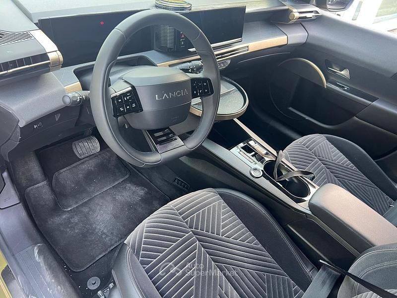 Usata Lancia Ypsilon 101 CV (74 kW) 2024 Oro Utilitaria