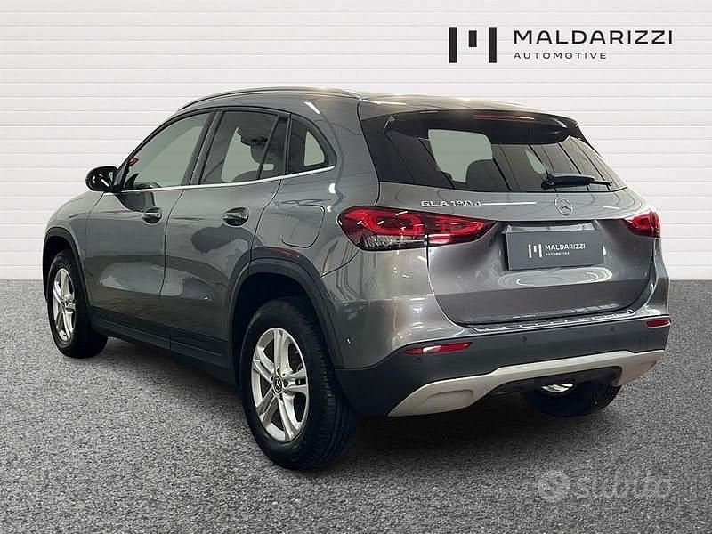 Usata Mercedes GLA180 116 CV (85 kW) 2023 Grigio SUV
