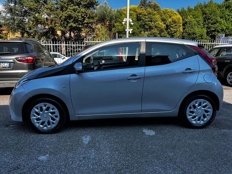 Usata Toyota Aygo 72 CV (52 kW) 2019 Argento Utilitaria