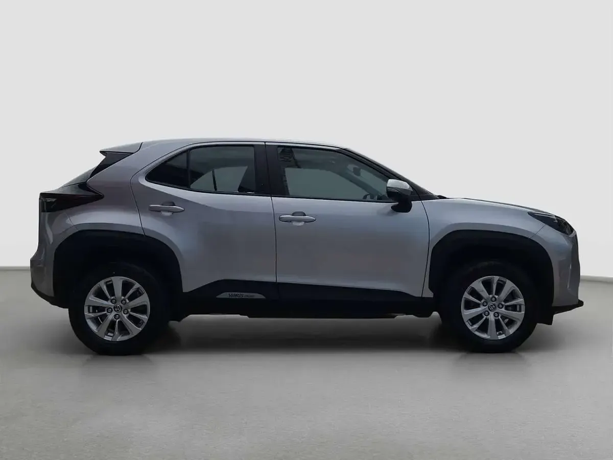 Usata Toyota Yaris Cross Business Edition 92 CV (67 kW) 2022 Argento SUV
