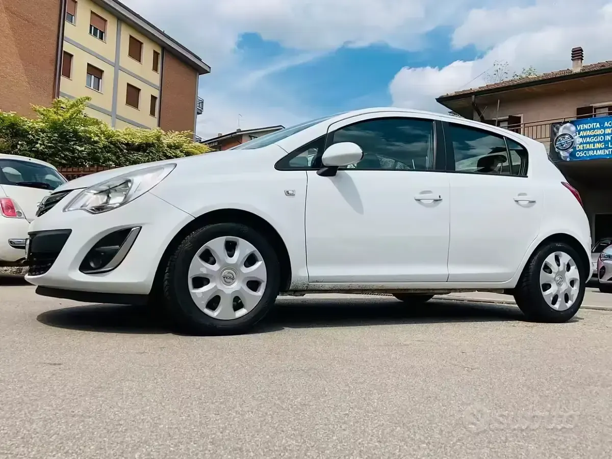 Usata Opel Corsa 75 CV (55 kW) 2011 Bianco Utilitaria