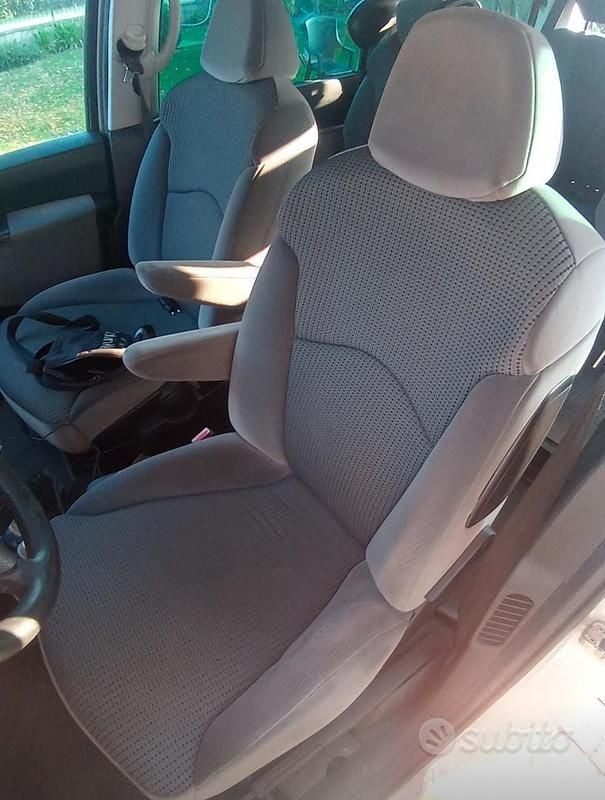 Usata Peugeot 807 163 CV (119 kW) 2013 Grigio Monovolume