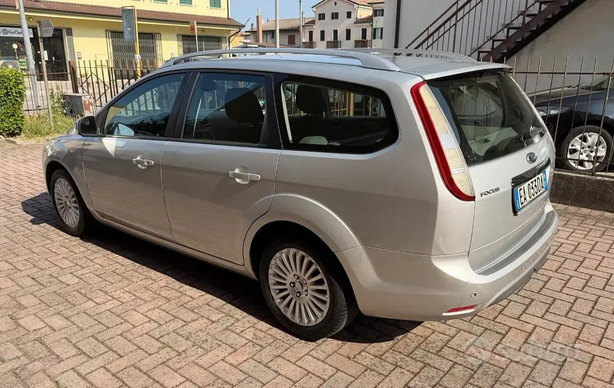 Usata Ford Focus 141 CV (103 kW) 2009 Grigio Station wagon