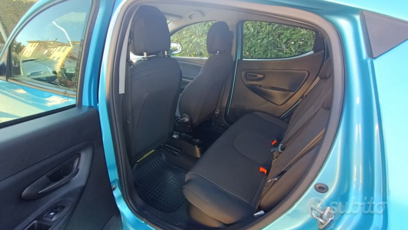 Usata Lancia Ypsilon 69 CV (50 kW) 2020 Blu Utilitaria