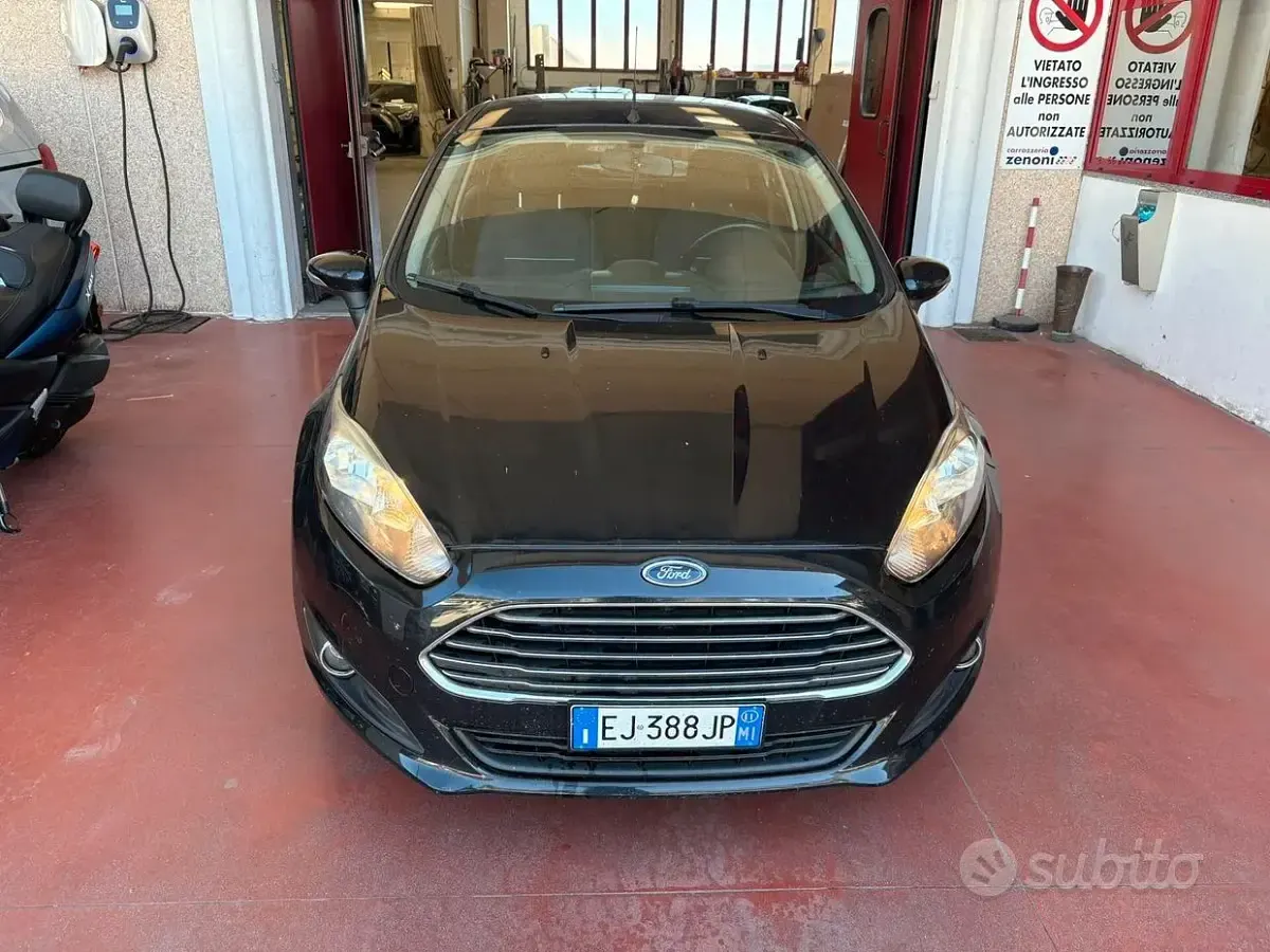 Usata Ford Fiesta 70 CV (51 kW) 2011 Bluazzurro Berlina