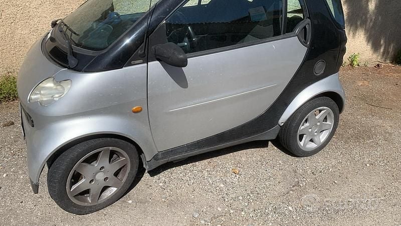 Usata Smart ForTwo Coupé Pulse 41 CV (30 kW) 2001 Utilitaria
