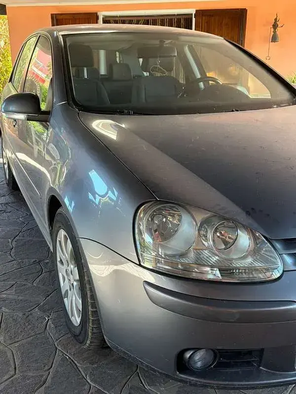 Begagnad VW Golf IV Sportline 140 HK (102 kW) 2005 Grå Sedan