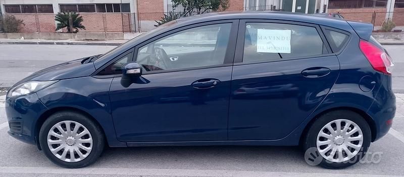 Usata Ford Fiesta 75 CV (55 kW) 2016 Blu Berlina