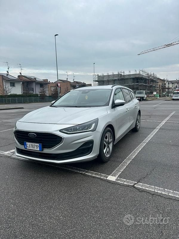 Usata Ford Focus 120 CV (88 kW) 2022 Grigio Station wagon