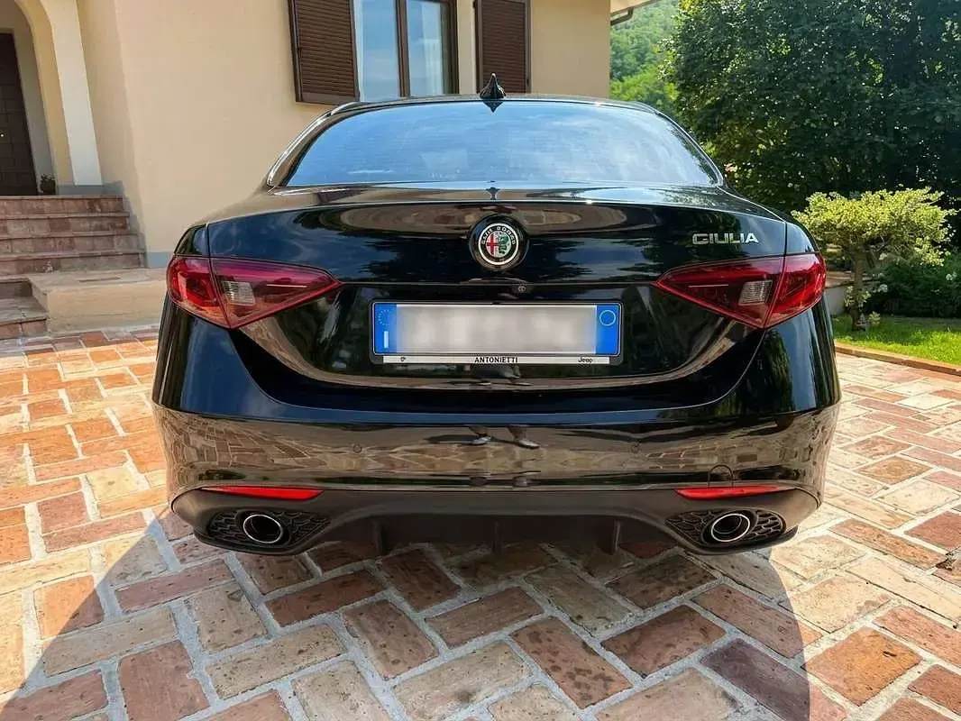Usata Alfa Romeo Giulia Executive 160 CV (117 kW) 2018 Nero Berlina