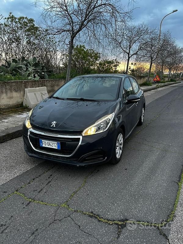 Usata Peugeot 208 82 CV (60 kW) 2016 Grigio Utilitaria