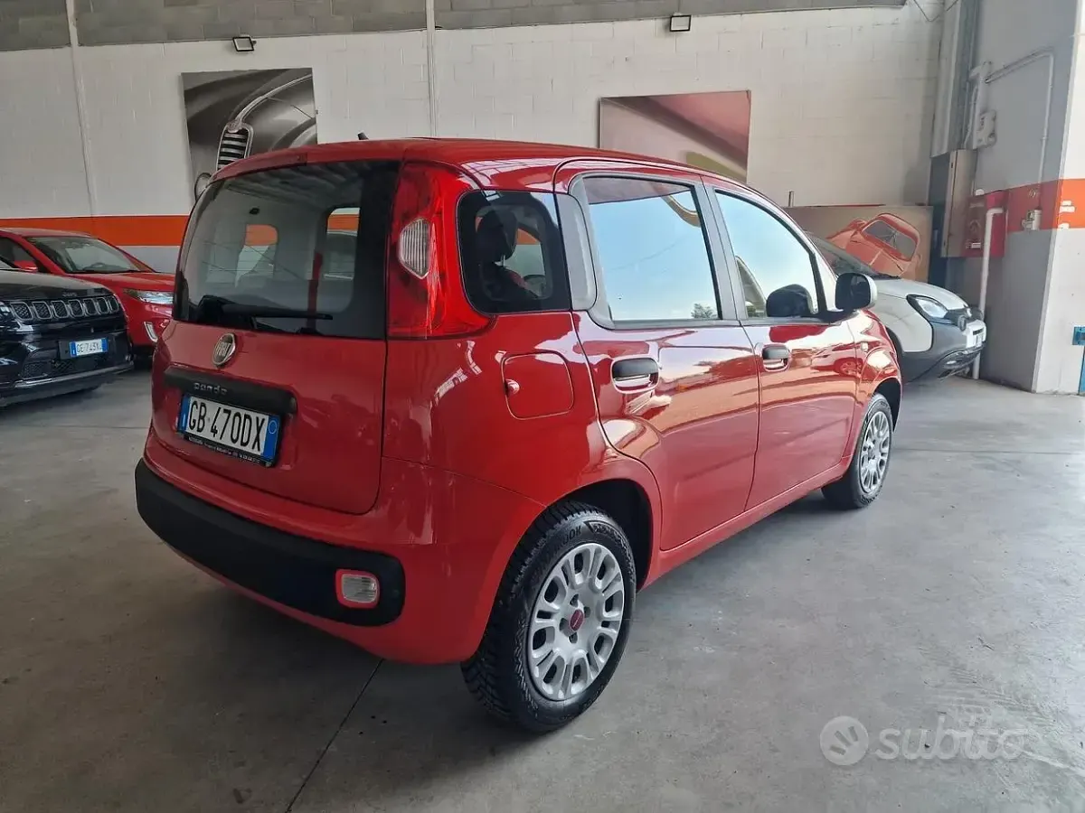 Usata Fiat Panda Lounge 69 CV (50 kW) 2020 Rosso Utilitaria