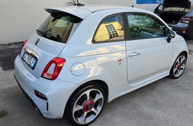 Usata Abarth 595 145 CV (106 kW) 2021 Grigio pastello Utilitaria