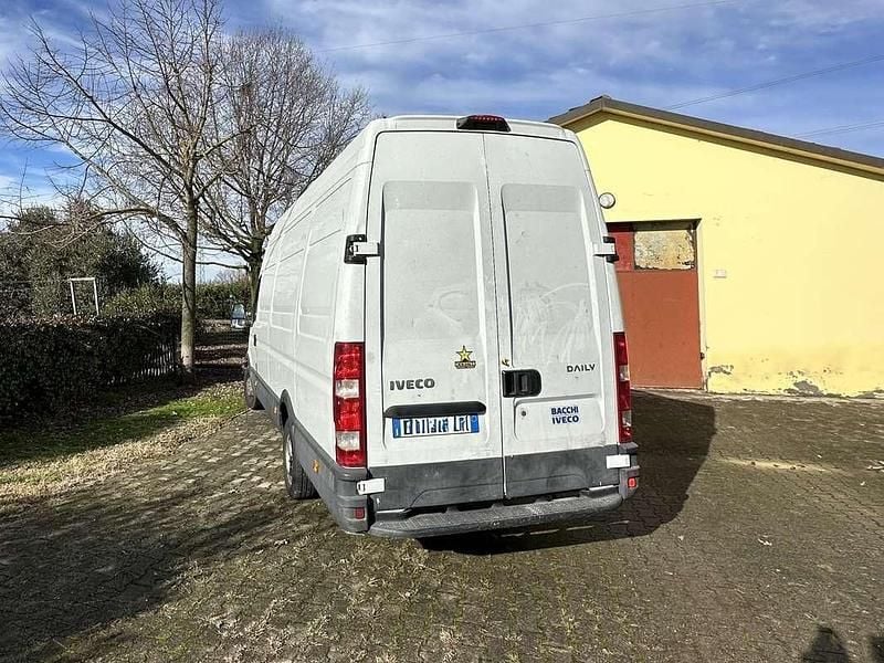 Usata Iveco Daily 145 CV (106 kW) 2013 Bianco Furgone