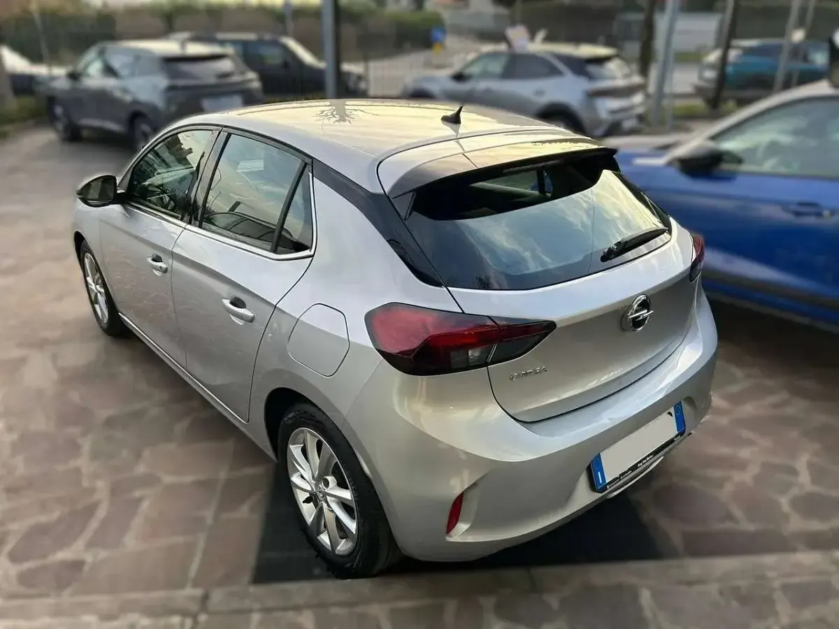 Usata Opel Corsa Elegance 75 CV (55 kW) 2023 Argento Utilitaria
