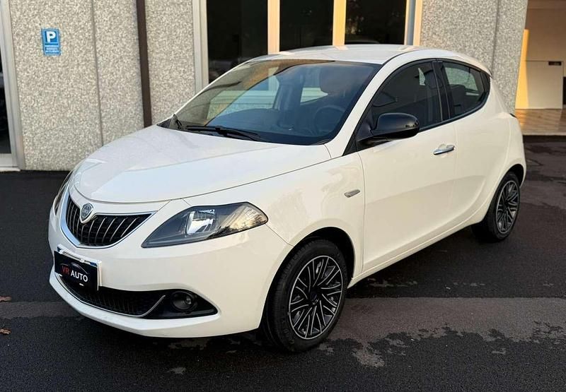 Usata Lancia Ypsilon Gold 69 CV (50 kW) 2023 Bianco Utilitaria