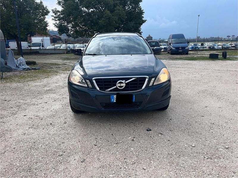 Nero Usata 2012 Volvo XC60 Momentum SUV | 9800 € (Super prezzo) - Immagine 1/4