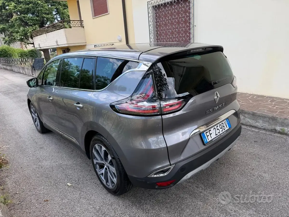 Usata Renault Espace Initiale Paris 160 CV (117 kW) 2016 Grigio Monovolume