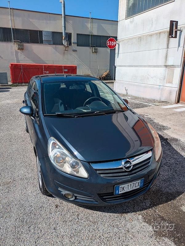 Usata Opel Corsa 80 CV (58 kW) 2007 Blu Utilitaria