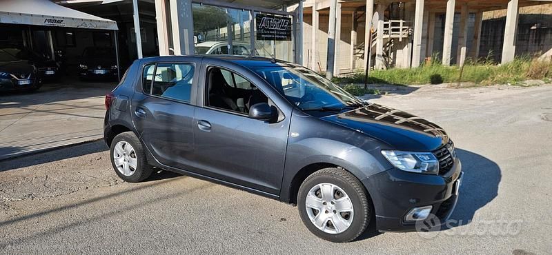 Grigio Usata 2020 Dacia Sandero Stepway Due volumi | 9900 € (Cara) - Immagine 1/4