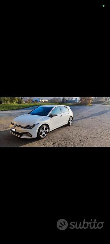 Bianco Usata 2022 VW Golf VIII Style Tre volumi | 24.500 € (Buon prezzo) - Immagine 1/4