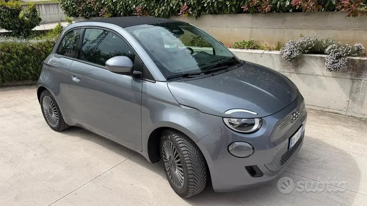 Usata Fiat 500e Icon 42 kW (58 CV) 2022 Grigio Cabrio