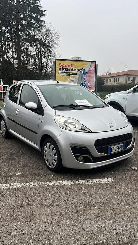 Usata Peugeot 107 68 CV (50 kW) 2013 Grigio Utilitaria