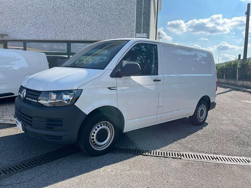 Begagnad VW Transporter 105 HK (77 kW) 2019 Vit Van
