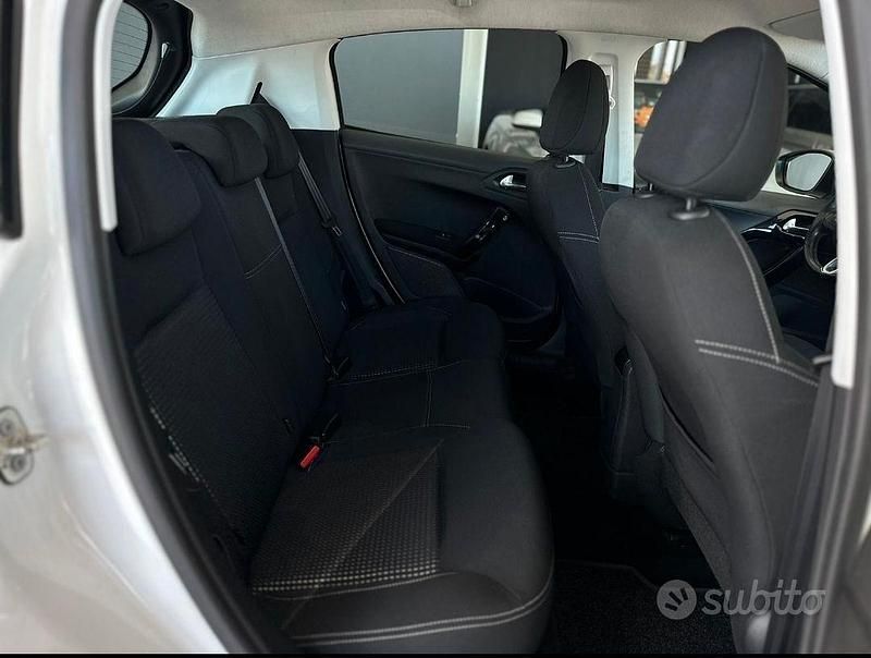 Usata Peugeot 208 68 CV (50 kW) 2015 Bianco Utilitaria
