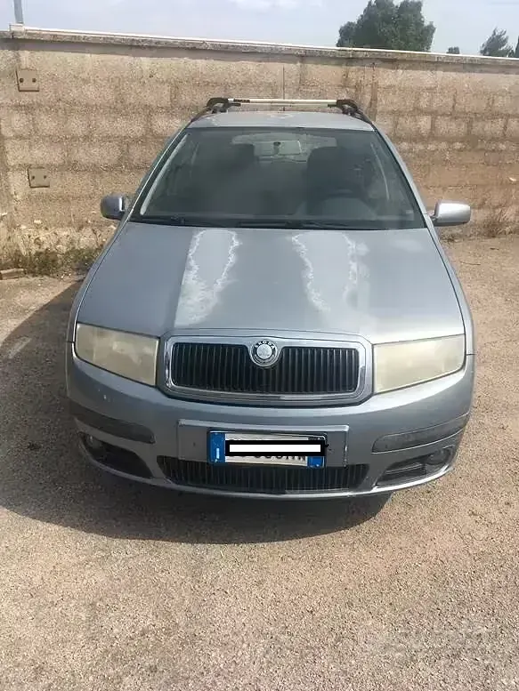 Usata Skoda Fabia Ambiente 75 CV (55 kW) 2004 Grigio Berlina