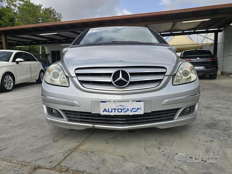 Usata Mercedes B180 109 CV (80 kW) 2006 Grigio Monovolume