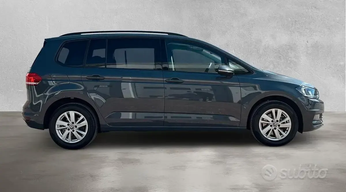 Gebraucht VW Touran Comfortline 150 PS (110 kW) 2024 Grau Van / Kleinbus