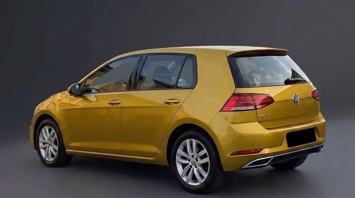 Usata VW Golf VII Business 116 CV (85 kW) 2018 Oro Berlina