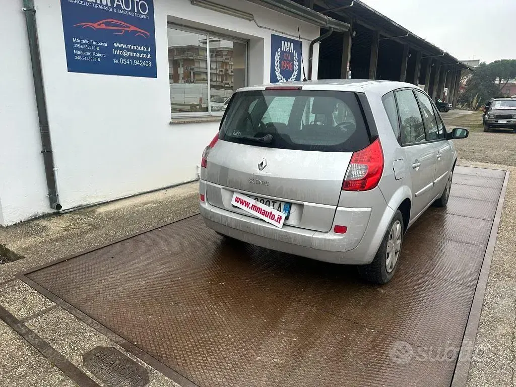 Usata Renault Scénic III 105 CV (77 kW) 2009 Grigio Monovolume