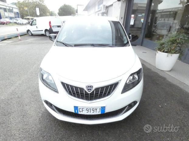 Usata Lancia Ypsilon Gold 69 CV (50 kW) 2021 Bianco pastello Utilitaria
