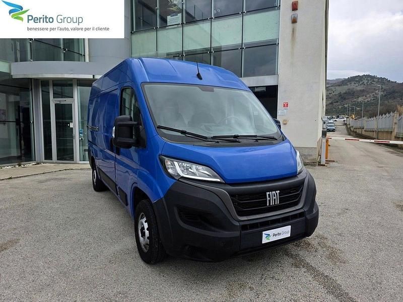 Usata Fiat Ducato 33 120 CV (88 kW) 2022 Blu / pastello Furgone