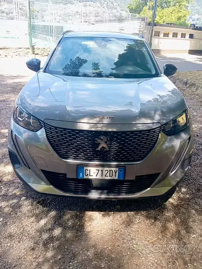 Usata Peugeot 2008 Allure 56 kW (77 CV) 2022 Grigio SUV