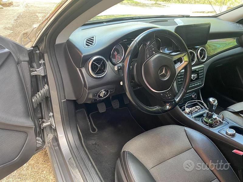 Usata Mercedes CLA200 136 CV (100 kW) 2013 Grigio Berlina
