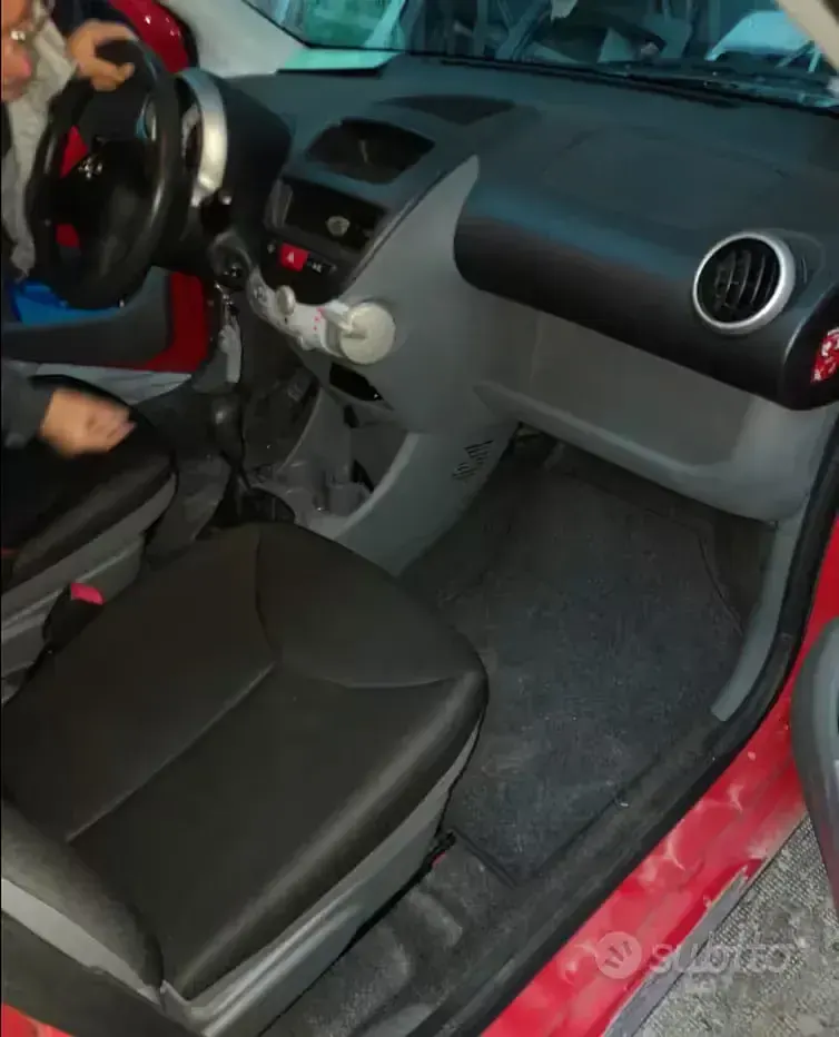 Usata Toyota Aygo 68 CV (50 kW) 2010 Rosso Utilitaria