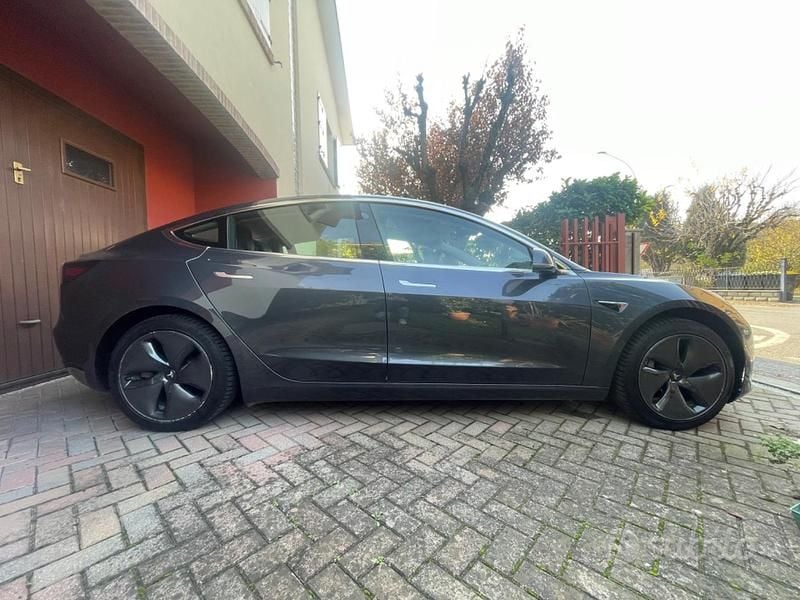 Usata Tesla Model 3 Standard Range 239 kW (325 CV) 2020 Grigio Berlina