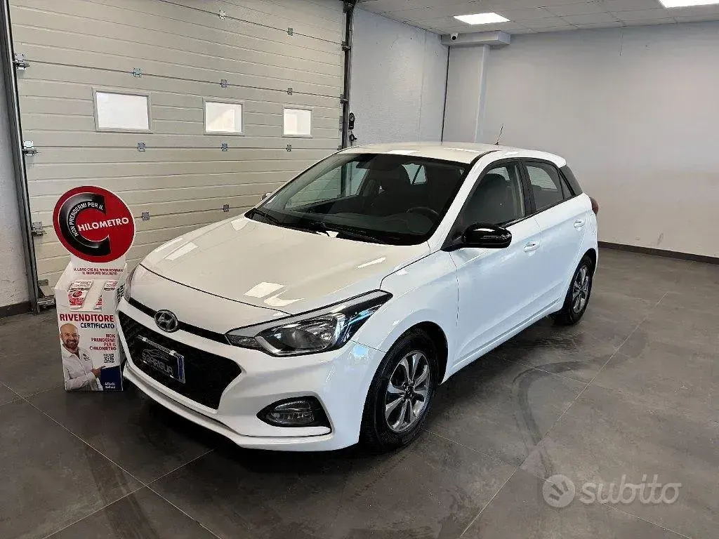 Usata Hyundai i20 Advanced 75 CV (55 kW) 2019 Bianco Utilitaria