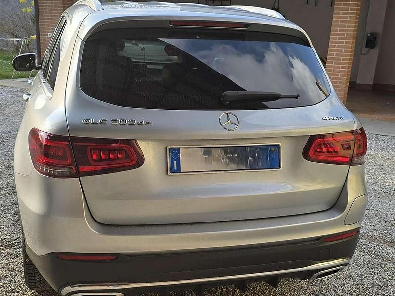 Usata Mercedes GLC300e Premium 194 CV (142 kW) 2021 Argento SUV