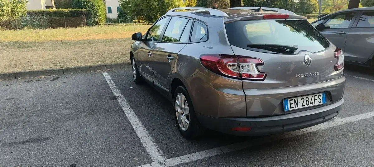 Usata Renault Mégane GrandTour Dynamique 110 CV (80 kW) 2012 Grigio Station wagon