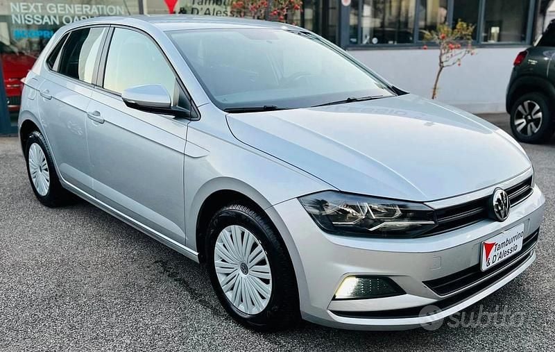 Grigio Usata 2019 VW Polo Comfortline Tre volumi | 11.900 € (Buon prezzo) - Immagine 1/4