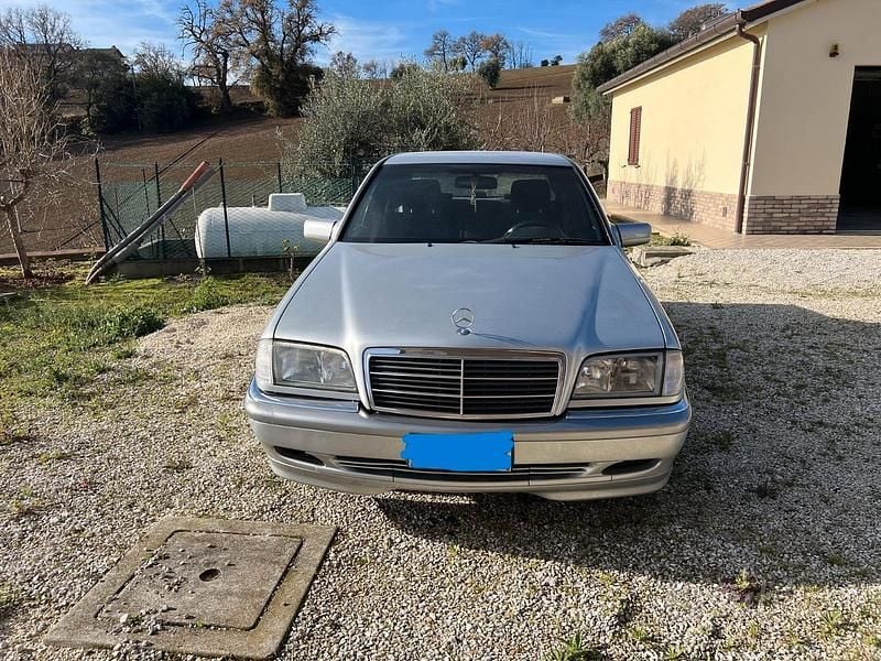 Usata Mercedes C220 125 CV (91 kW) 1998 Grigio Berlina