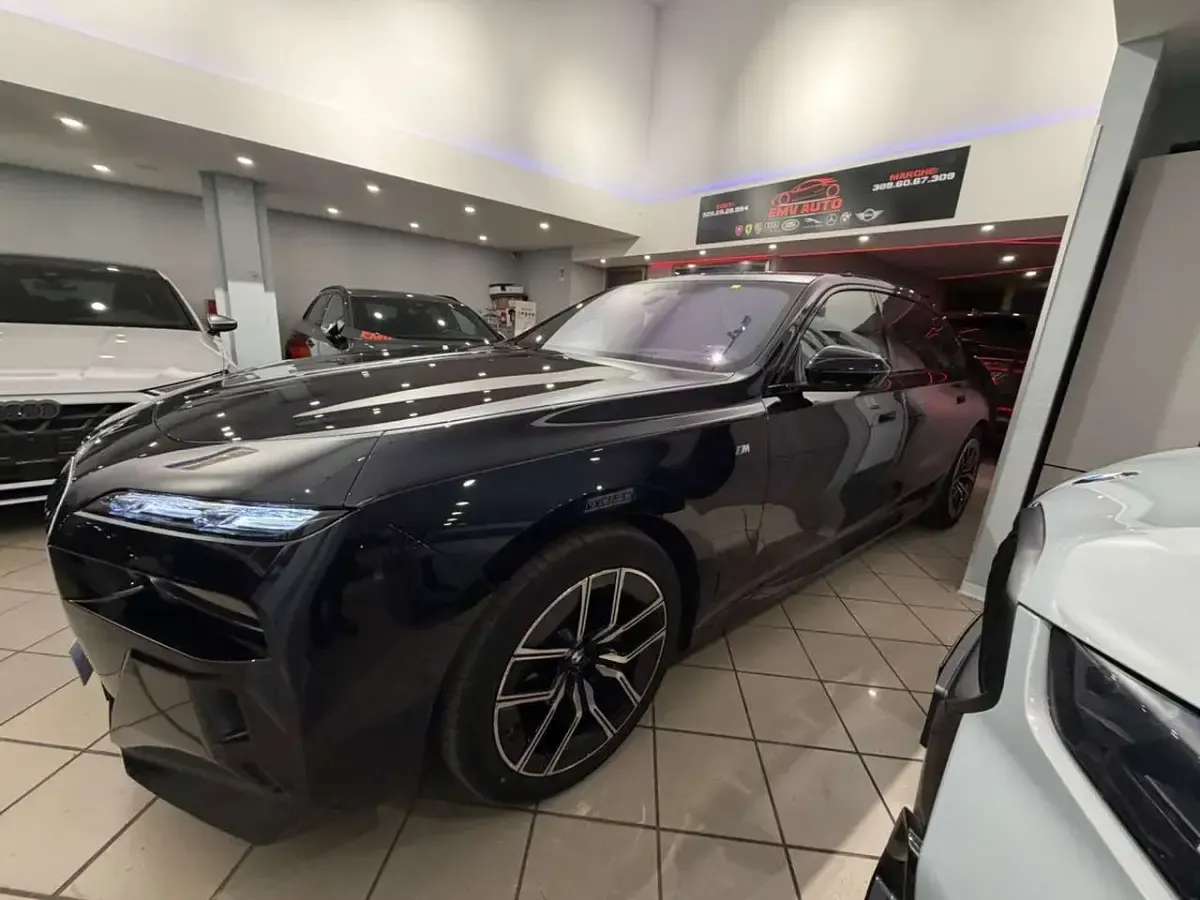 Usata BMW 740 M Sport 286 CV (210 kW) 2025 Blu/azzurro Berlina