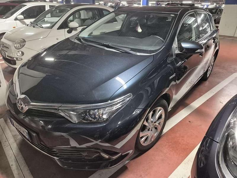 Second-hand Toyota Auris Hybrid Active 99 CP (72 kW) 2015 Berlinǎ